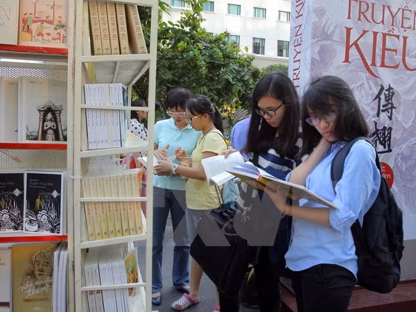 Têt : Ho Chi Minh-Ville inaugure la rue florale et celle des livres ảnh 2