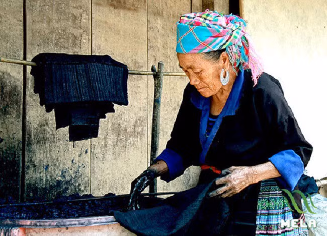 Comment s’habillent les Mông de Sapa? ảnh 2