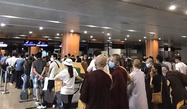 COVID-19 : rapatriement de plus de 240 Vietnamiens du Myanmar ảnh 1