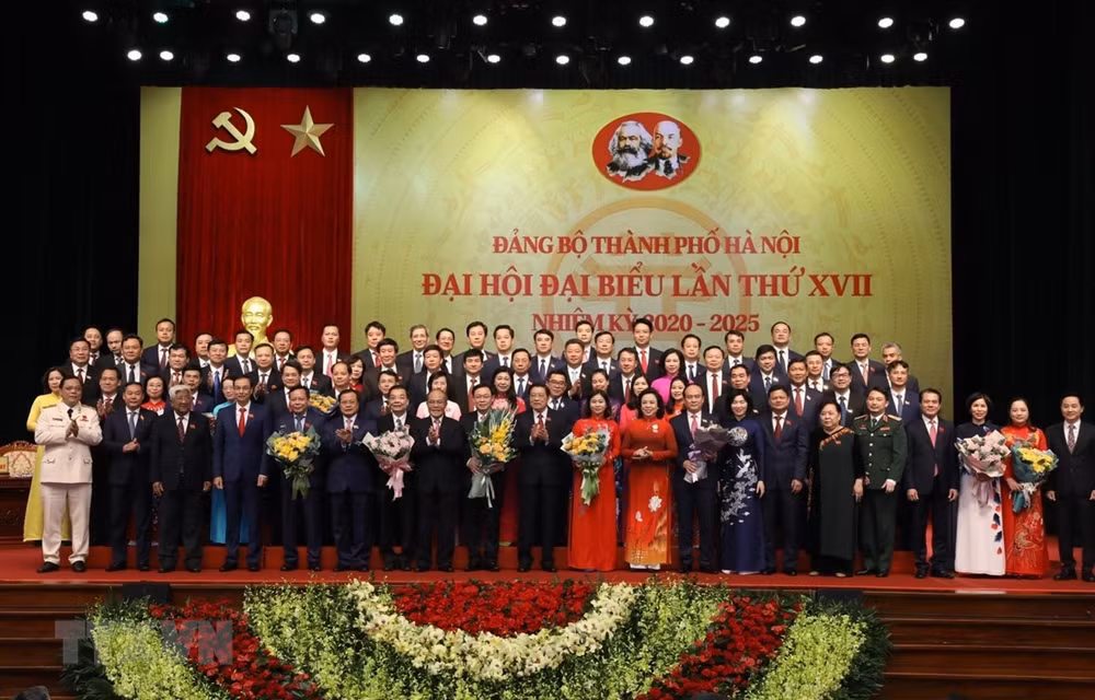 Clôture du 17e Congrès de l'organisation du Parti de Hanoi ảnh 1