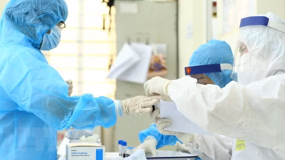 COVID-19 : le Vietnam enregistre deux nouveaux cas importés ảnh 1
