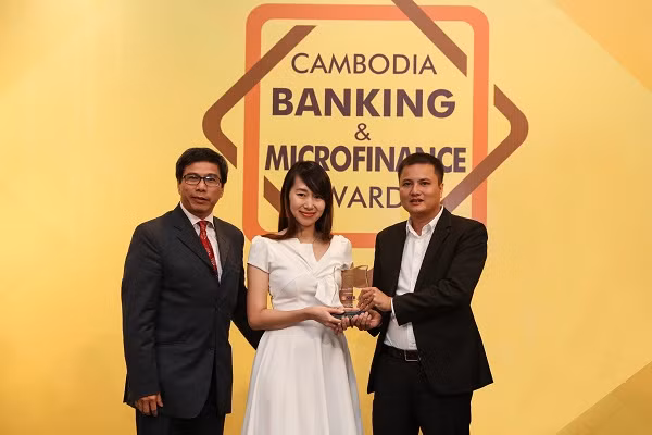 Une banque vietnamienne distinguée au Cambodge ảnh 1