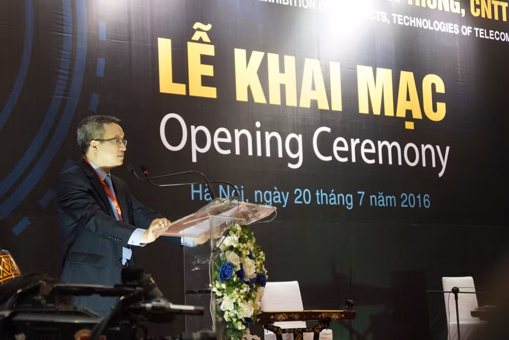 Ouverture d’une exposition internationale sur les TIC à Hanoi ảnh 1