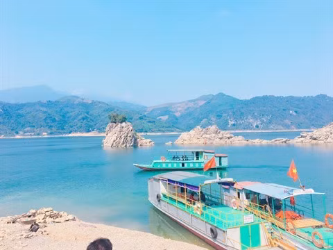 Coopération efficace pour le développement touristique autour du lac de Hoa Binh ảnh 1