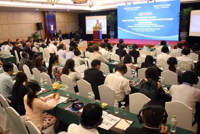 Renforcement de la coopération multiforme entre Saint-Pétersbourg et Ho Chi Minh-Ville ảnh 1
