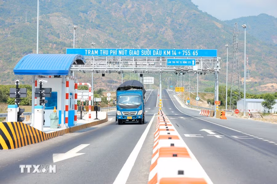 L'autoroute Cam Lam - Vinh Hao ouverte à la circulation ảnh 2