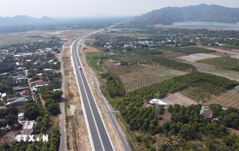 L'autoroute Cam Lam - Vinh Hao ouverte à la circulation ảnh 1