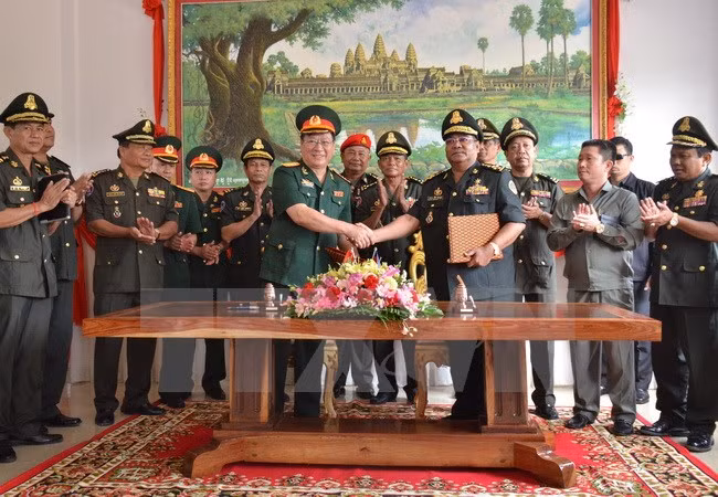 Armée : le Vietnam soutient le Cambodge ảnh 1