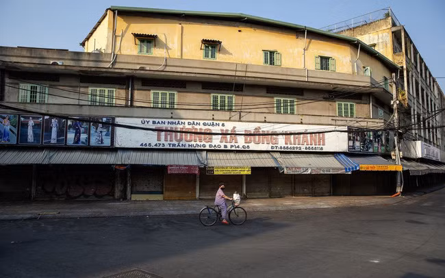 COVID-19: Le Vietnam très subtil dans le règlement des problèmes ảnh 1