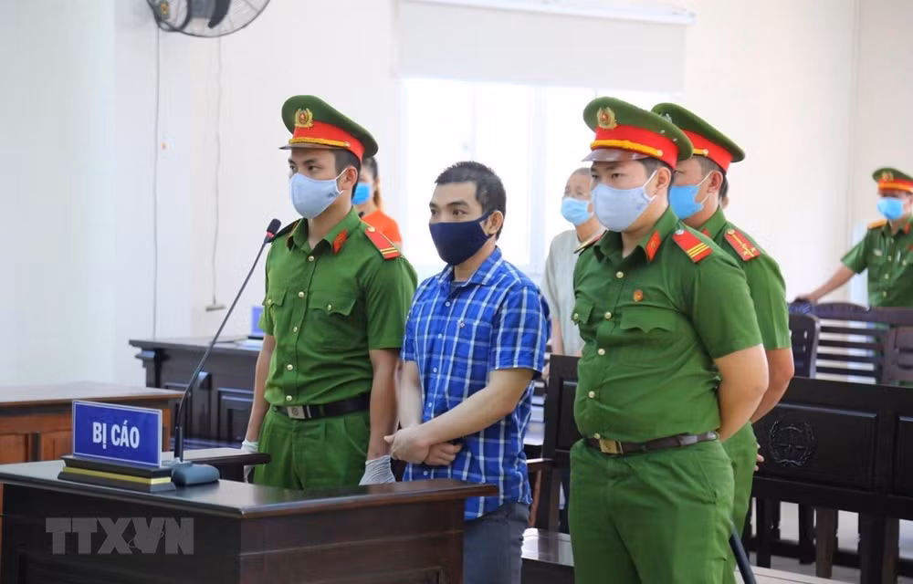 Binh Duong : une personne condamnée pour terrorisme contre le pouvoir populaire ảnh 1 Binh Duong : une personne condamnée pour terrorisme contre le pouvoir populaire ảnh 1