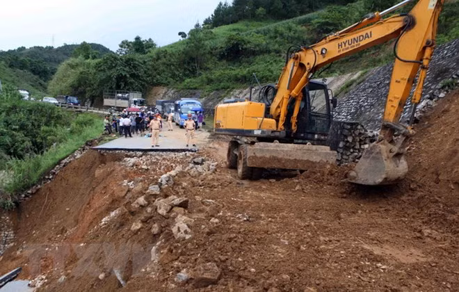 Crues : le vice-Premier ministre Trinh Dinh Dung se rend à Lai Chau ảnh 1