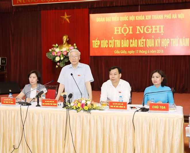 Le secrétaire général du PCV rencontre des électeurs de Hanoï ảnh 1