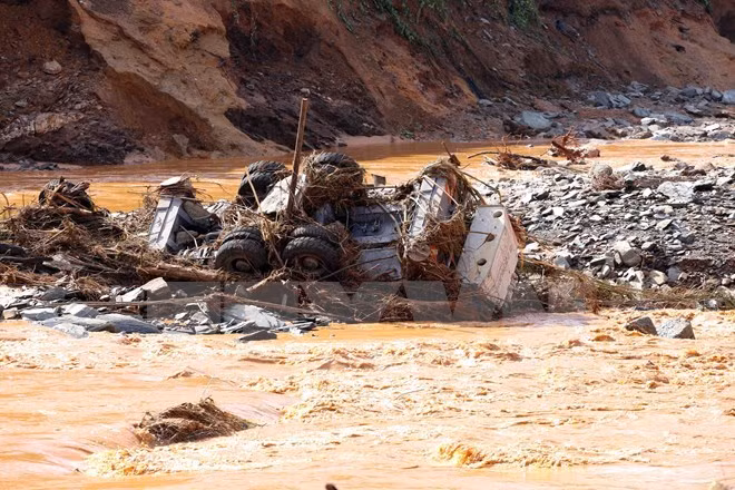 Effondrement d'un tunnel, deux personnes portées disparues ảnh 1