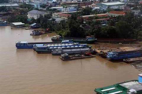 Trois projets d’amélioration des infrastructures du transport fluvial ảnh 1