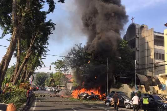 L’ASEAN condamne la vague d’attentats terroristes en Indonésie ảnh 1
