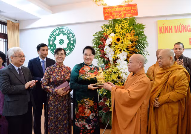 Des dirigeants formulent leurs voeux pour le 2562e anniversaire de Bouddha ảnh 1