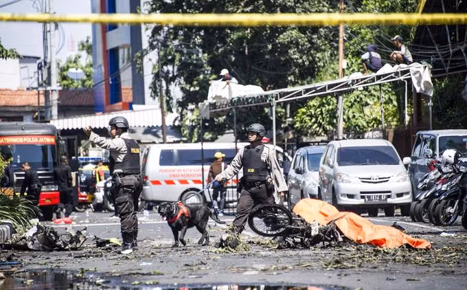 Indonésie : Plusieurs arrestations après une série d’attentats à Surabaya ảnh 1
