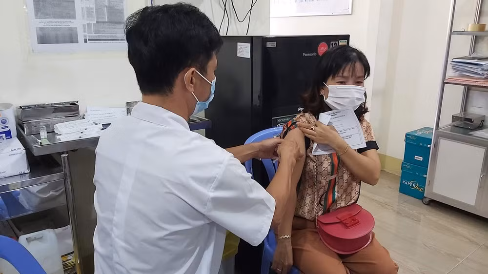 COVID-19 : accélérer la vaccination dans la ville de Phu Quoc pour rouvrir le tourisme ảnh 1