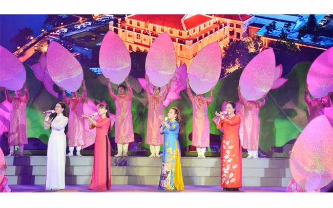 Expositions sur le PCV et le Président Hô Chi Minh ảnh 2