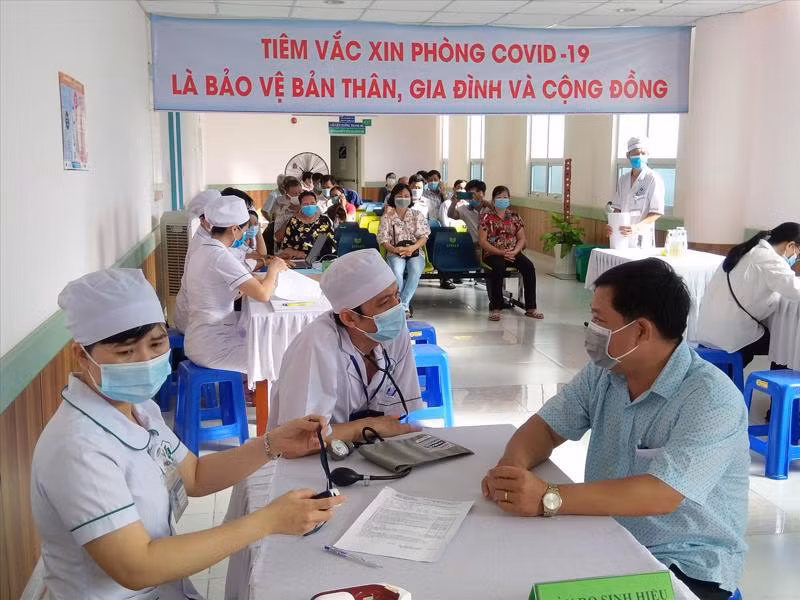 COVID-19 : accélérer la vaccination dans la ville de Phu Quoc pour rouvrir le tourisme ảnh 3