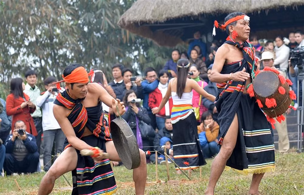 Le Village culturel et touristique des ethnies du Vietnam rouvre ảnh 1
