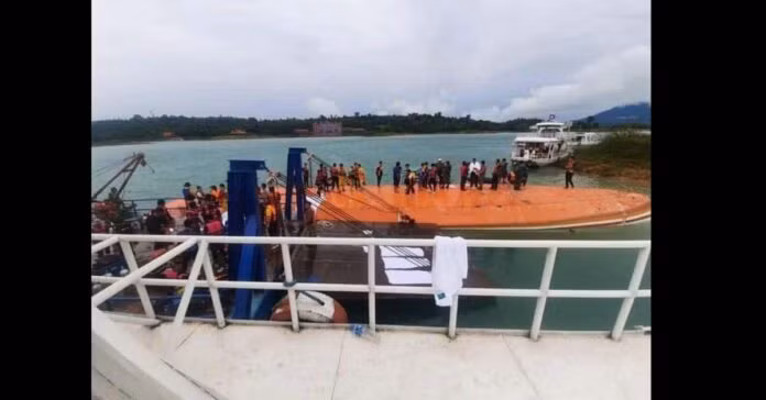 Laos : L'ancien président Choummaly sauvé après le chavirage de son yacht ảnh 1 Laos : L'ancien président Choummaly sauvé après le chavirage de son yacht ảnh 1