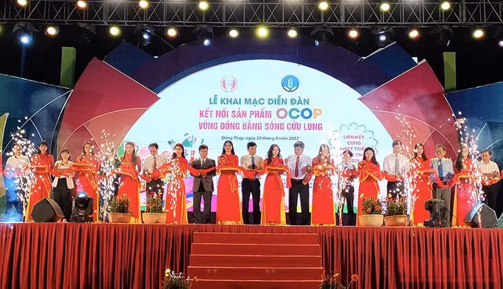 Ouverture du premier forum OCOP du Delta du Mékong ảnh 1
