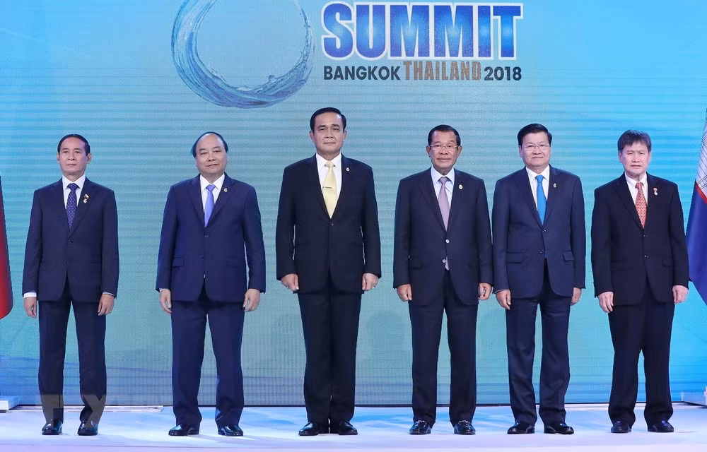 Le PM Nguyên Xuân Phuc multiplie ses rencontres en Thaïlande ảnh 1