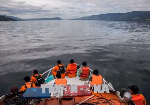 Naufrage en Indonésie: arrêter le capitaine du ferry chaviré au lac Toba ảnh 1