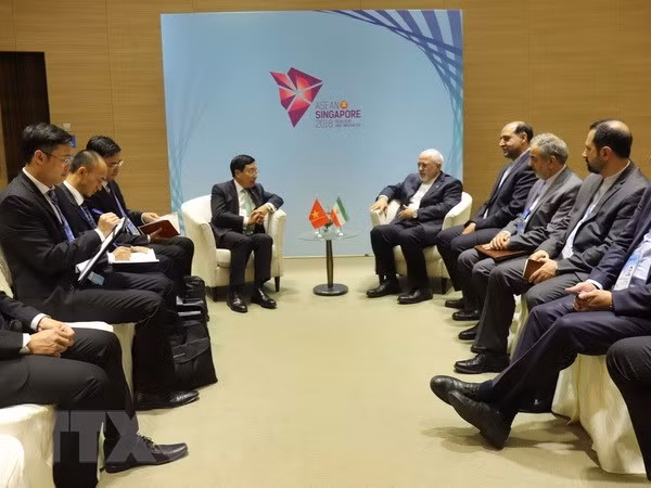 Le vice-PM Pham Binh Minh rencontre des chefs de la diplomatie japonaise et iranienne ảnh 2