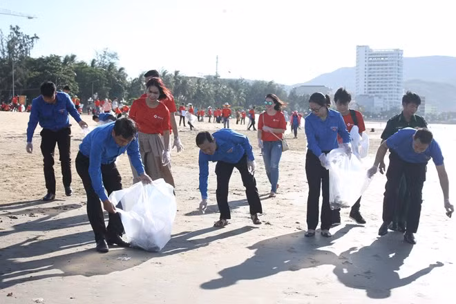 Une campagne pour encourager la participation du public au nettoyage de la mer ảnh 1