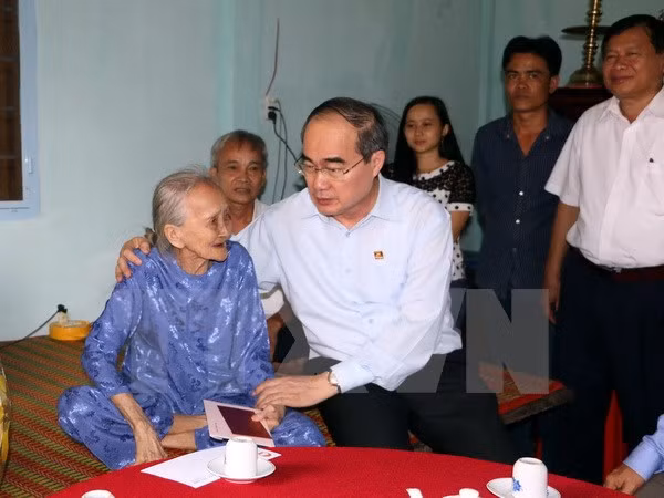 Têt traditionnel: le président du Front de la Patrie se rend à Vinh Long ảnh 1