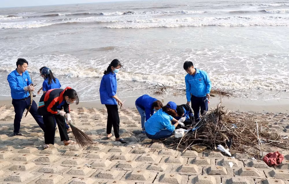 L'USAID et le Vietnam lancent un nouveau projet pour réduire la pollution de l'environnement ảnh 1
