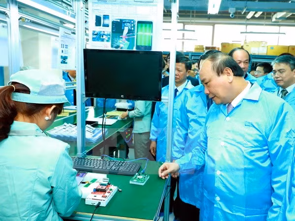 Le Premier ministre Nguyen Xuan Phuc au technopôle de Hoa Lac ảnh 1