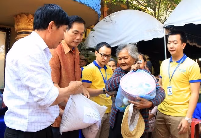 Le Têt Nguyên Tiêu fêté au Laos ảnh 1 Le Têt Nguyên Tiêu fêté au Laos ảnh 1