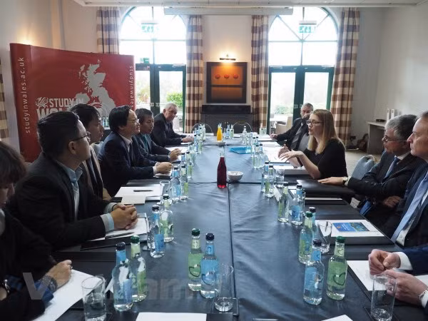 Vietnam et Royaume-Uni renforcent leur coopération dans l’éducation ảnh 1