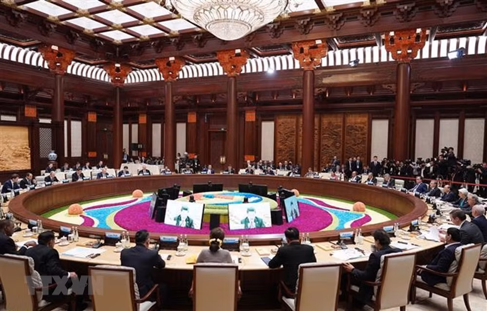 Le PM à la Table ronde des dirigeants du deuxième Forum de "la Ceinture et la Route" ảnh 1