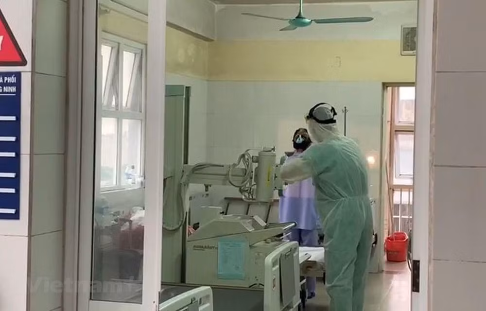 COVID-19 : le Vietnam détecte sept nouveaux cas de contamination ảnh 1