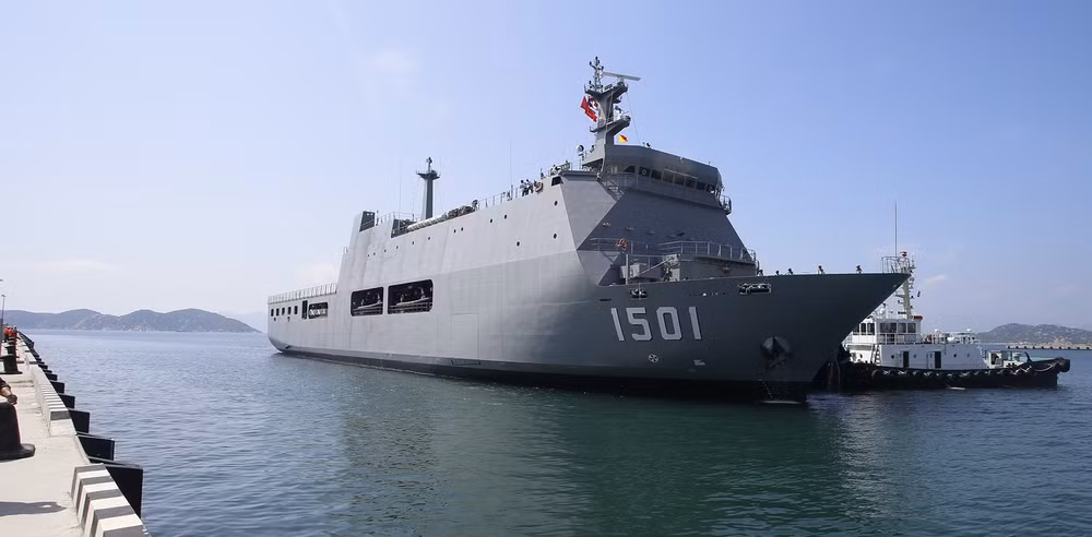 Un navire de la Marine birmane au port de Cam Ranh ảnh 1 Un navire de la Marine birmane au port de Cam Ranh ảnh 1