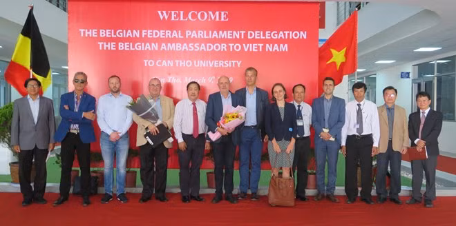 La Belgique souhaite coopérer avec l'Université de Can Tho ảnh 1