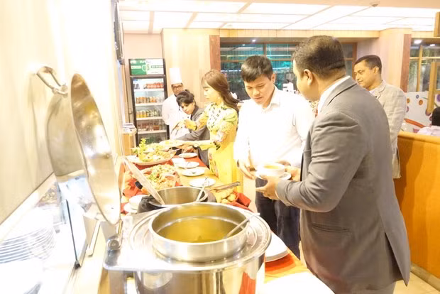 La journée de la gastronomie vietnamienne au Bangladesh ảnh 1