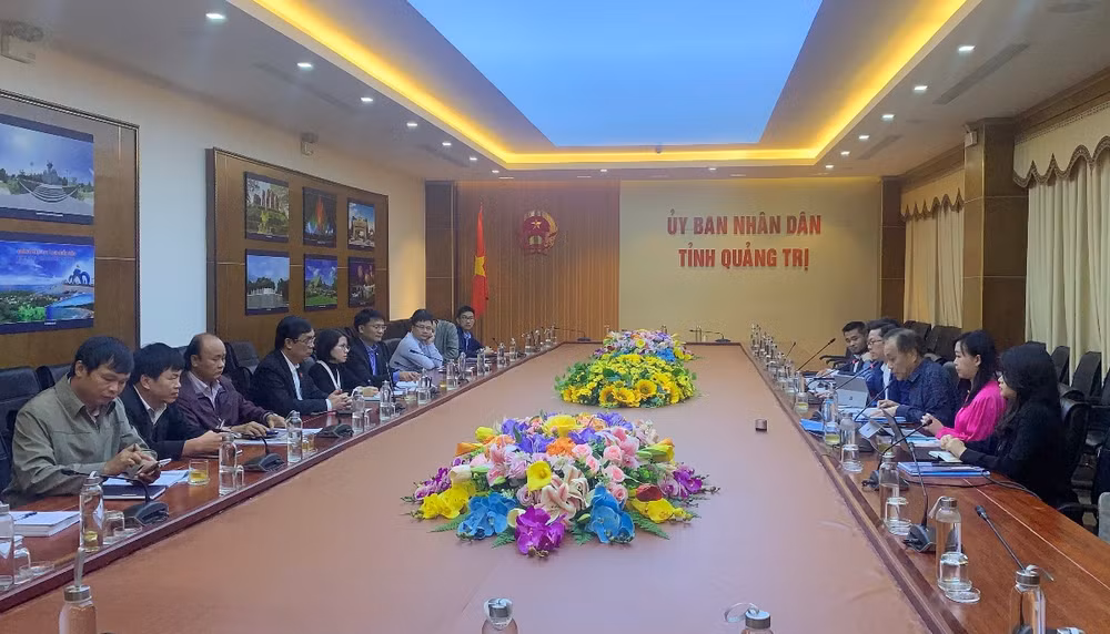 Des entreprises de Singapour étudient un projet de l'aéroport de Quang Tri ảnh 1