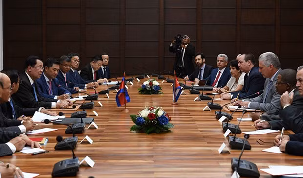 Le Cambodge et Cuba renforcent leurs relations bilatérales ảnh 1