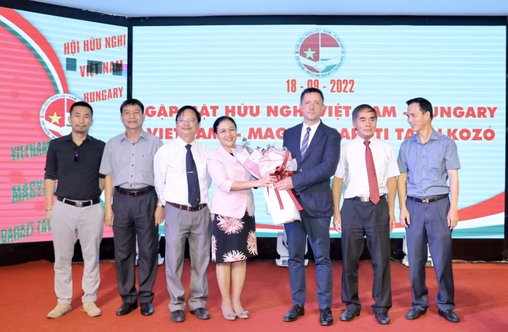 Rencontre d’amitié Vietnam-Hongrie ảnh 1