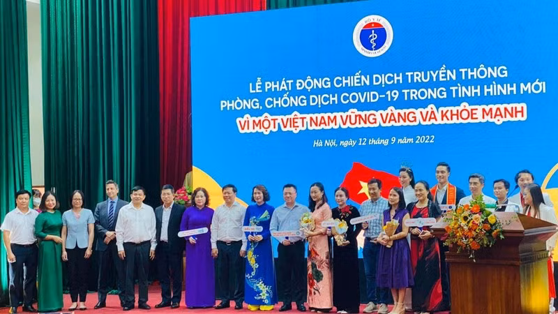 Lancement de la campagne de communication "Pour un Vietnam fort et en bonne santé" ảnh 2