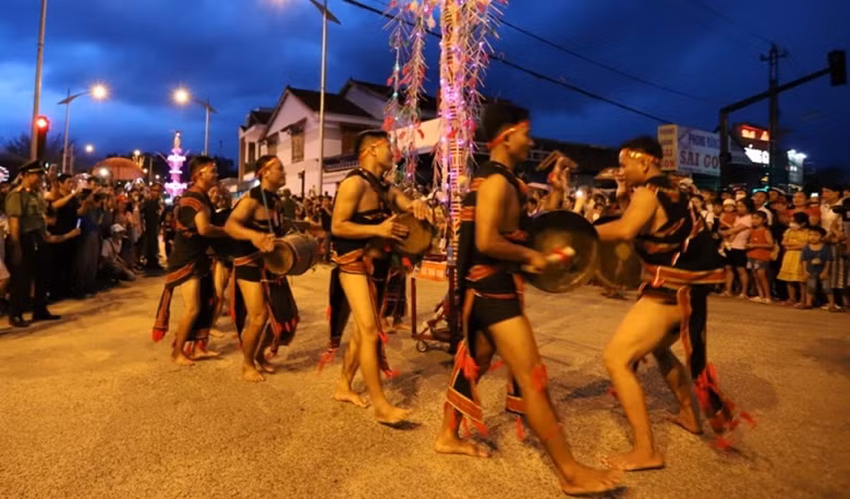 Quang Nam: faire rayonner les valeurs culturelles des groupes ethniques ảnh 1