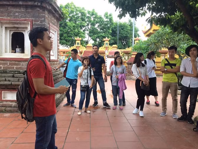 Rencontre avec de jeunes ambassadeurs culturels de Hanoi ảnh 2