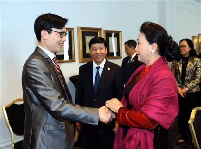 La présidente de l’AN rencontre les organisateurs du Vietnam Global Leaders Forum ảnh 1 La présidente de l’AN rencontre les organisateurs du Vietnam Global Leaders Forum ảnh 1