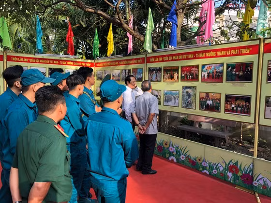 Des expositions en l’honneur de la fondation du PCV ảnh 1 Des expositions en l’honneur de la fondation du PCV ảnh 1