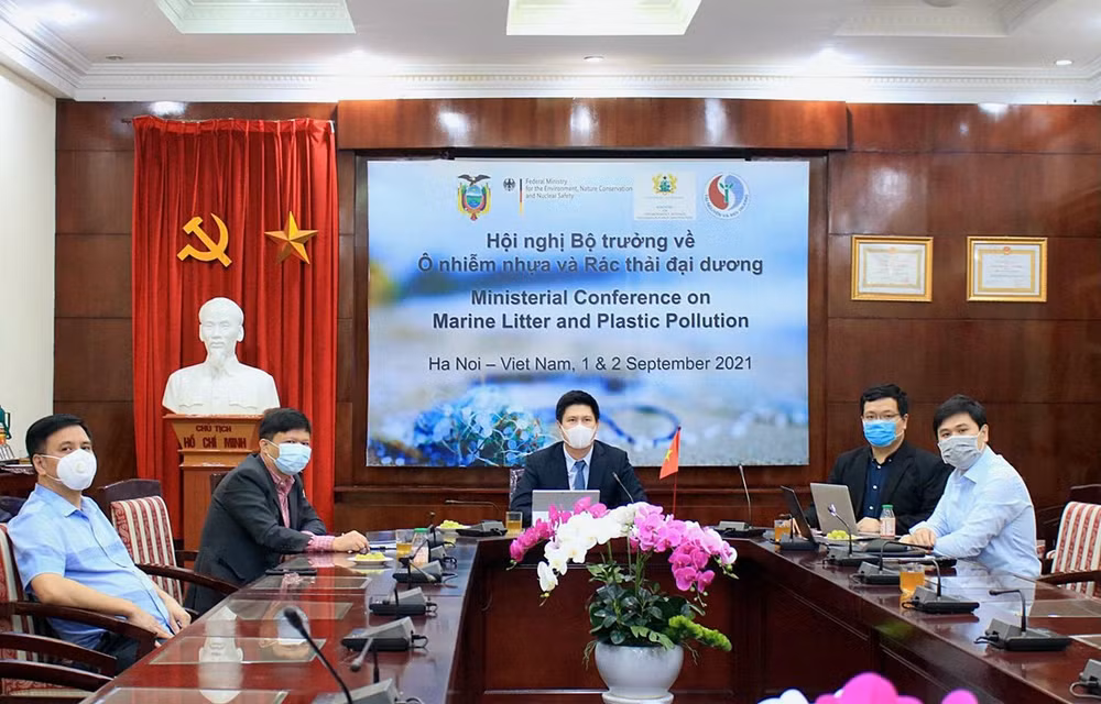 Le Vietnam copréside une conférence sur la pollution plastique et les déchets marins à Genève ảnh 1